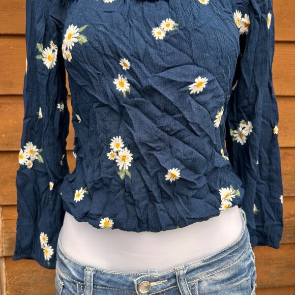 Aeropostale Navy Blue Off the Shoulder Daisy Floral Crop Top Size M - Picture 5 of 8